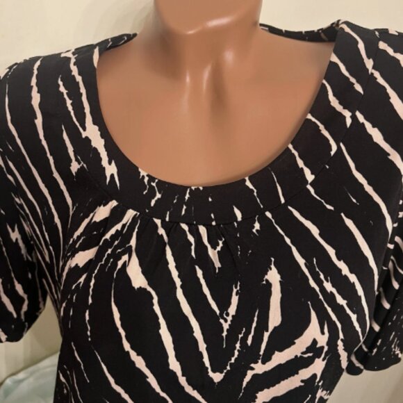Susan Graver. Size Small. Cream and Black. Scoop Neck. 1/2 Sleeve Zebra B120 - Picture 2 of 4